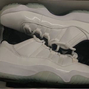 Jordan 11 lows (legend blue)